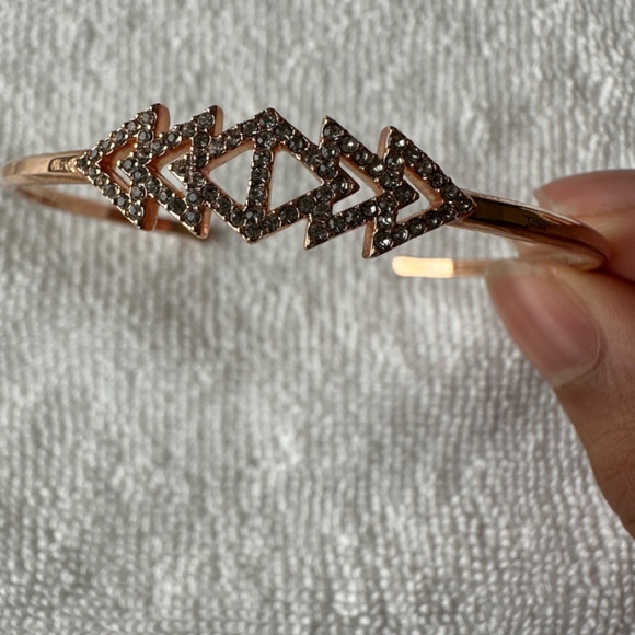 BNWT Stella and dot rose gold pave crystal cuff in size S/M - Picture 2 of 7